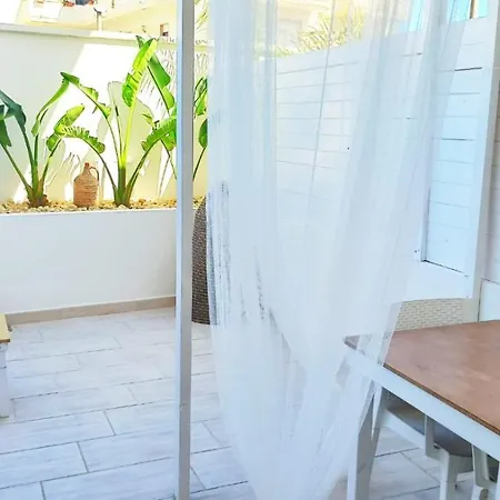 Bed & Breakfast Via Del Mare 3*