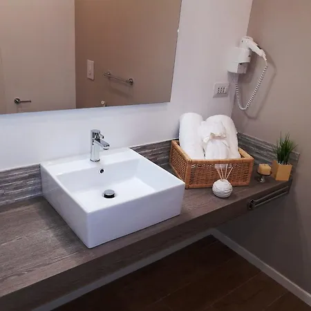 Via Del Mare Bed & Breakfast 3*