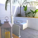 Via Del Mare Bed & Breakfast 4*