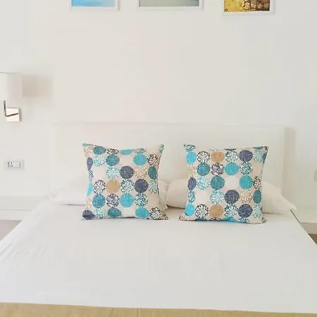 Nocleg ze śniadaniem Via Del Mare 4*