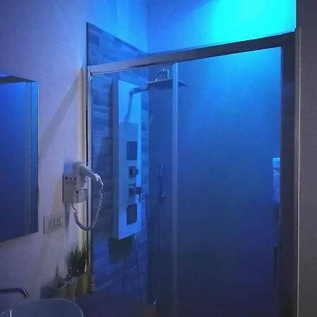 לינה וארוחת בוקר Via Del Mare 4*