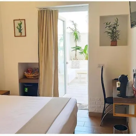 Via Del Mare 4*