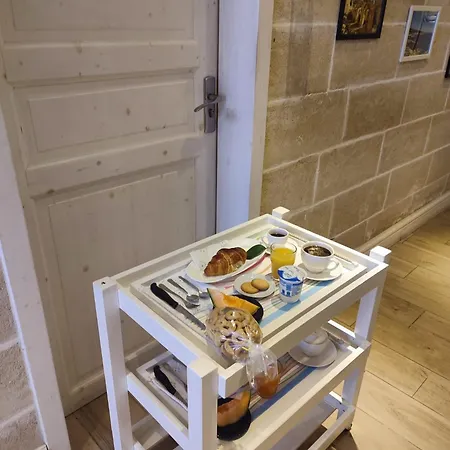 Alojamento de Acomodação e Pequeno-almoço Via Del Mare 4*