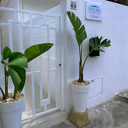 Bed and Breakfast Via Del Mare 4*