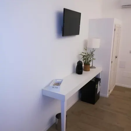 לינה וארוחת בוקר Via Del Mare 4*