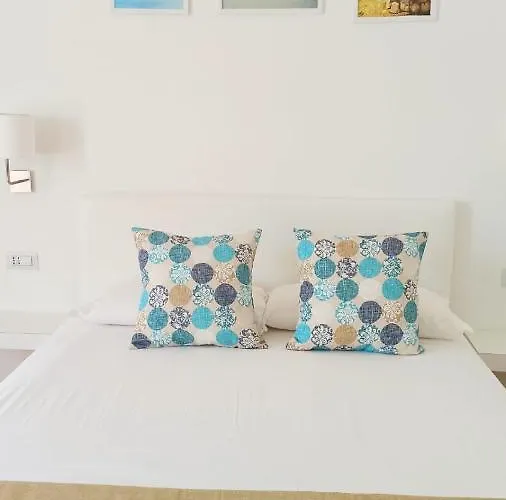 Alojamento de Acomodação e Pequeno-almoço Via Del Mare 4*