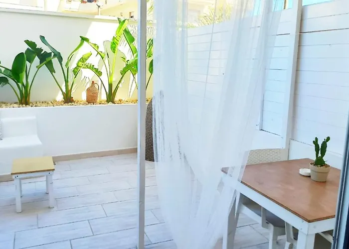 Alojamento de Acomodação e Pequeno-almoço Via Del Mare 4*