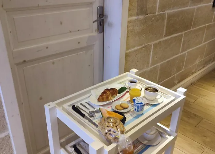 Alojamento de Acomodação e Pequeno-almoço Via Del Mare 4*